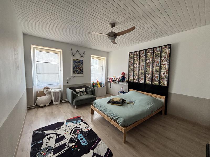 Maison - 220 m² - 8 pièces