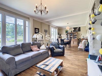 Maison - 240 m² - 9 pièces