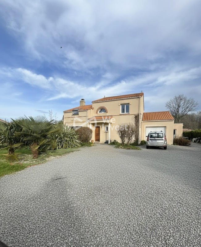 Maison - 254 m² - 12 pièces