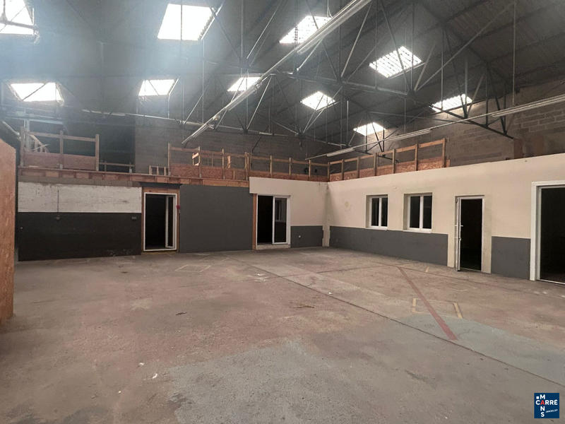 Local commercial - 595 m²