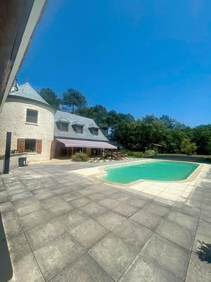 Maison - 206 m² - 8 pièces