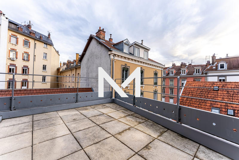 Appartement - 100 m² - 3 pièces