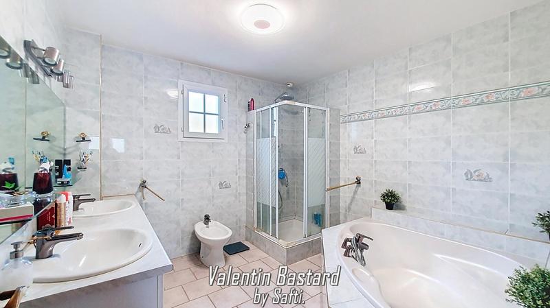 Maison - 260 m² - 10 pièces