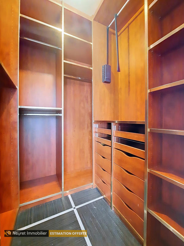 Maison - 181 m² - 8 pièces