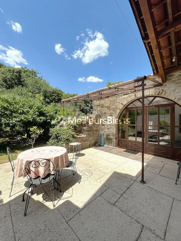 Propriété - 115 m² - 6 pièces