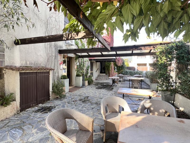 Propriété - 351 m² - 15 pièces