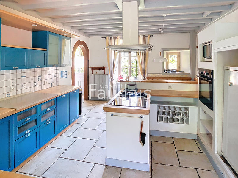 Maison - 174 m² - 9 pièces