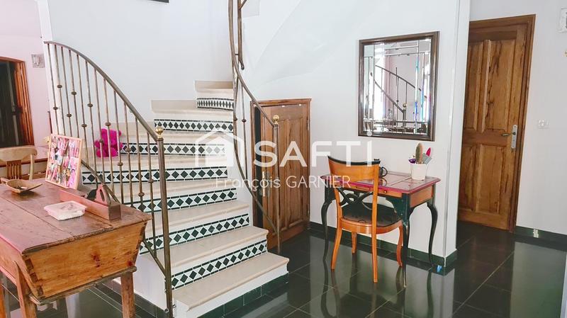 Maison - 194 m² - 6 pièces