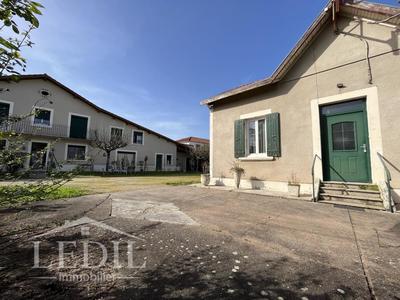 Propriété - 248 m² - 7 pièces