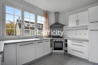 Pavillon - 247 m² - 7 pièces