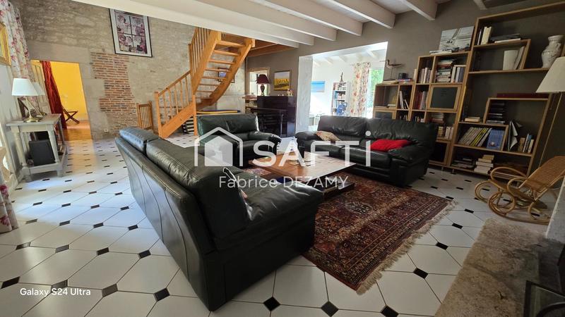 Maison - 305 m² - 7 pièces