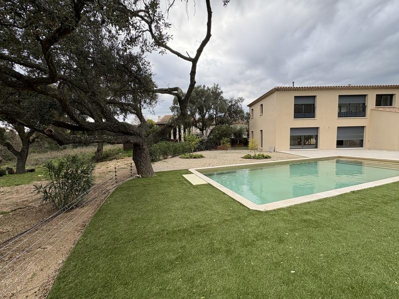 Villa - 250 m² - 6 pièces