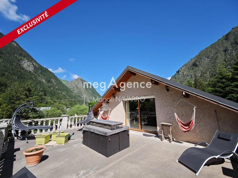 Maison - 247 m² - 7 pièces
