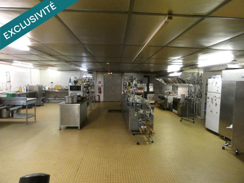 Local commercial - 2 200 m² - 8 pièces