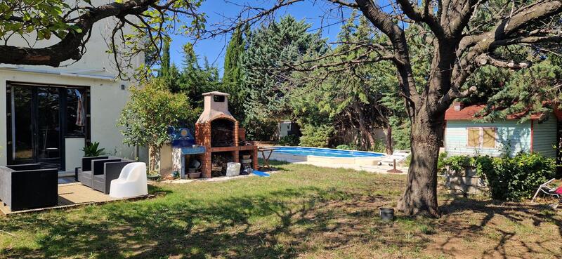 Maison - 238 m² - 9 pièces