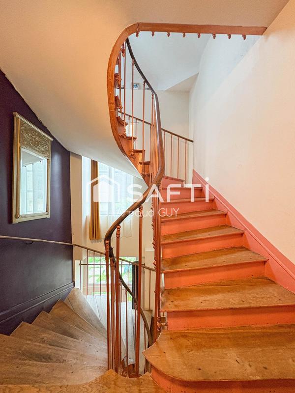 Maison - 206 m² - 9 pièces