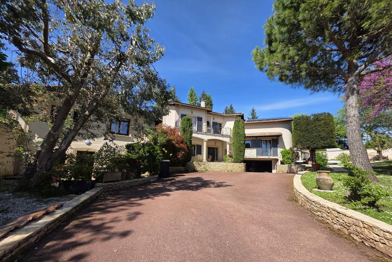 Maison contemporaine - 295 m² - 7 pièces