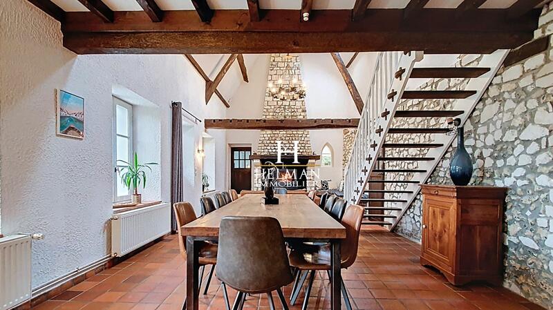 Maison - 210 m² - 7 pièces