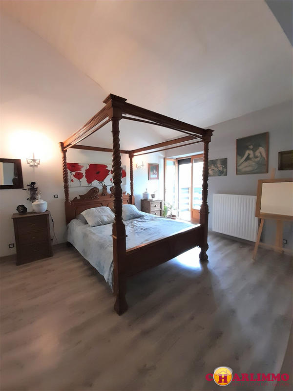 Maison traditionnelle - 152 m² - 6 pièces