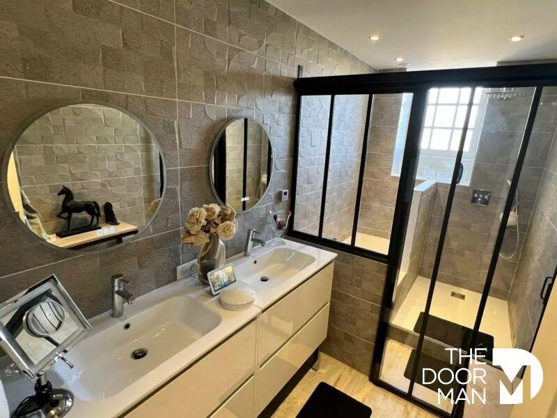 Propriété - 141 m² - 8 pièces