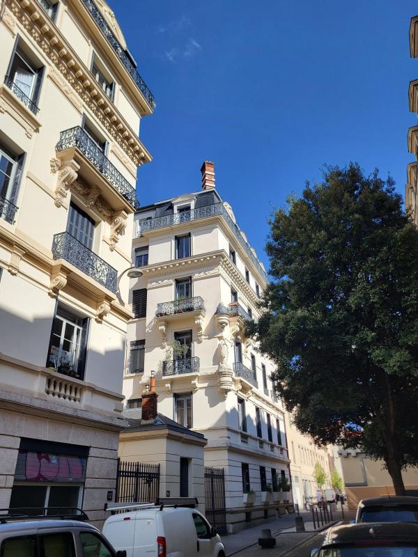 Appartement - 92 m² - 2 pièces