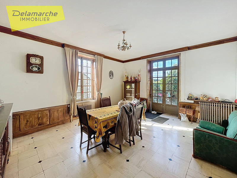 Maison - 232 m² - 10 pièces