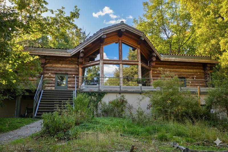 Propriété - 360 m² - 8 pièces