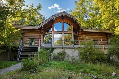 Propriété - 360 m² - 8 pièces