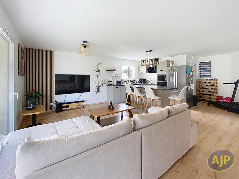 Maison - 90 m² - 5 pièces