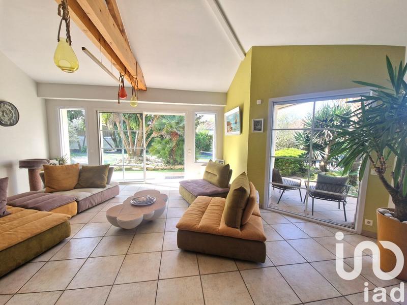 Maison - 225 m² - 8 pièces