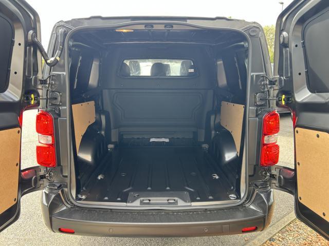 Citroën Jumpy Cabine Approfondie 30825.00 Ht - Xl Long Bluehdi 180 Ch Eat8 6 Sieges Look Led Gris Expert