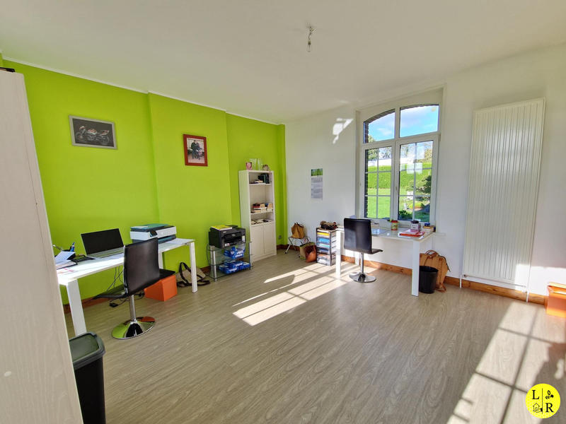 Maison - 230 m² - 7 pièces