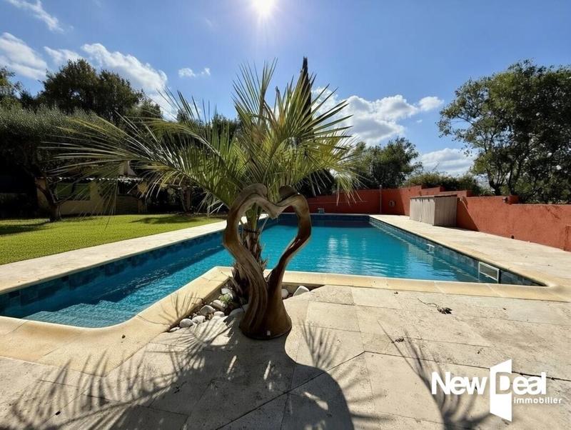 Maison - 245 m² - 7 pièces