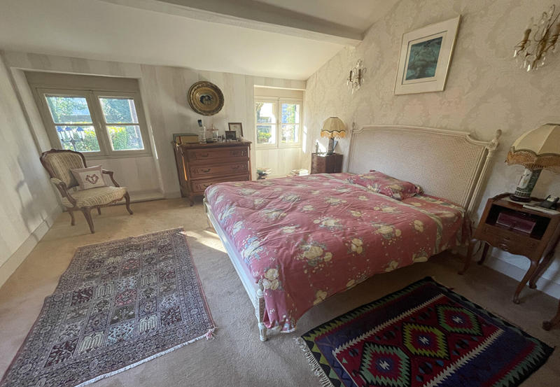 Maison - 220 m² - 6 pièces