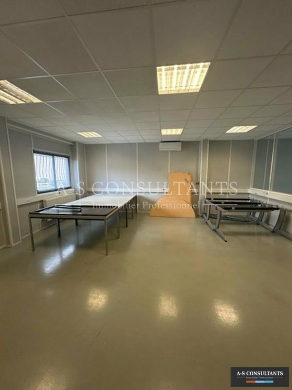 Local d'activité / Entrepôt - 670 m²