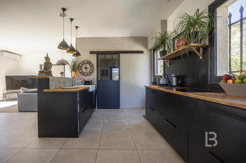 Maison - 260 m² - 8 pièces