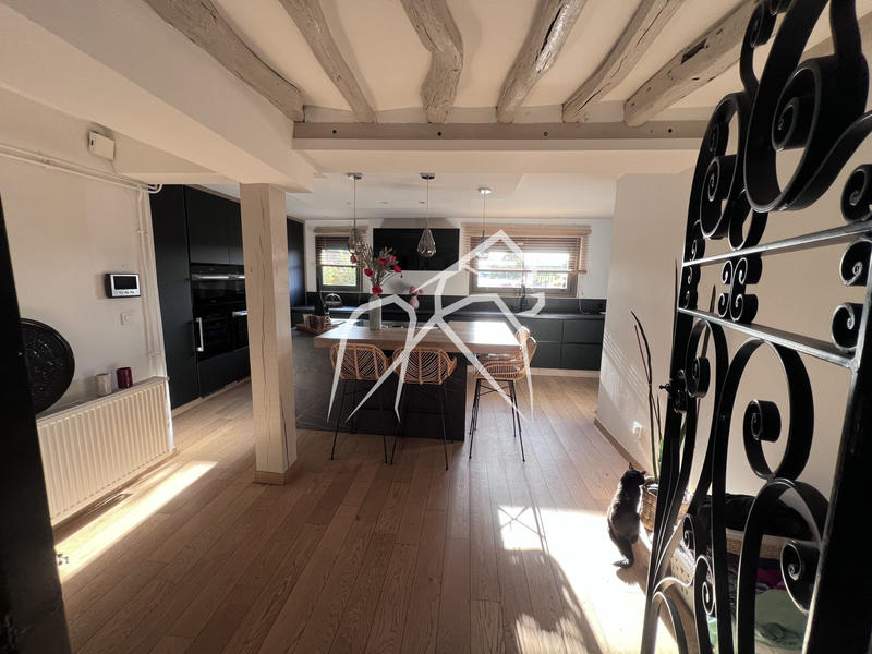 Maison - 300 m² - 8 pièces