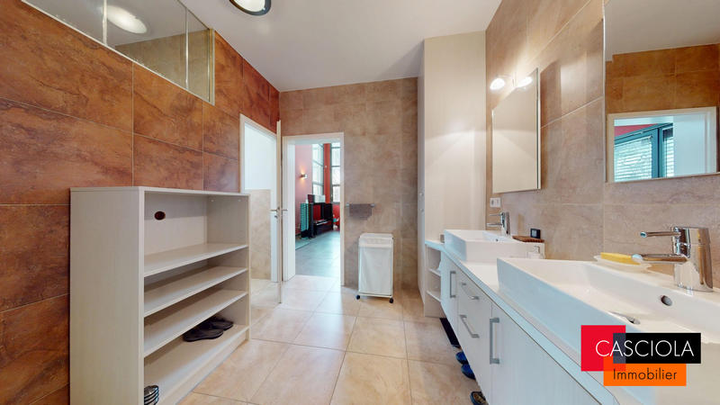 Maison - 200 m² - 6 pièces