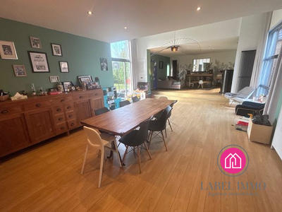 Maison - 225 m² - 8 pièces