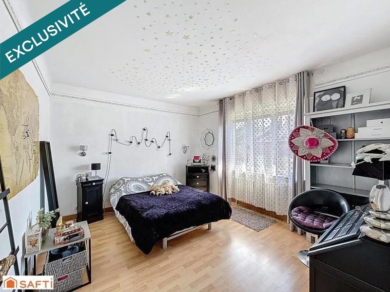 Maison - 260 m² - 10 pièces