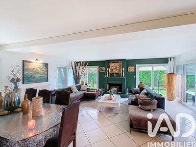 Maison - 217 m² - 9 pièces