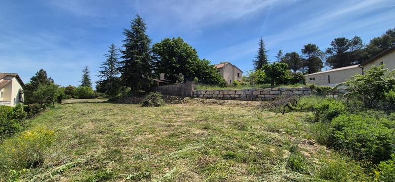 Terrain constructible - 1 641 m²