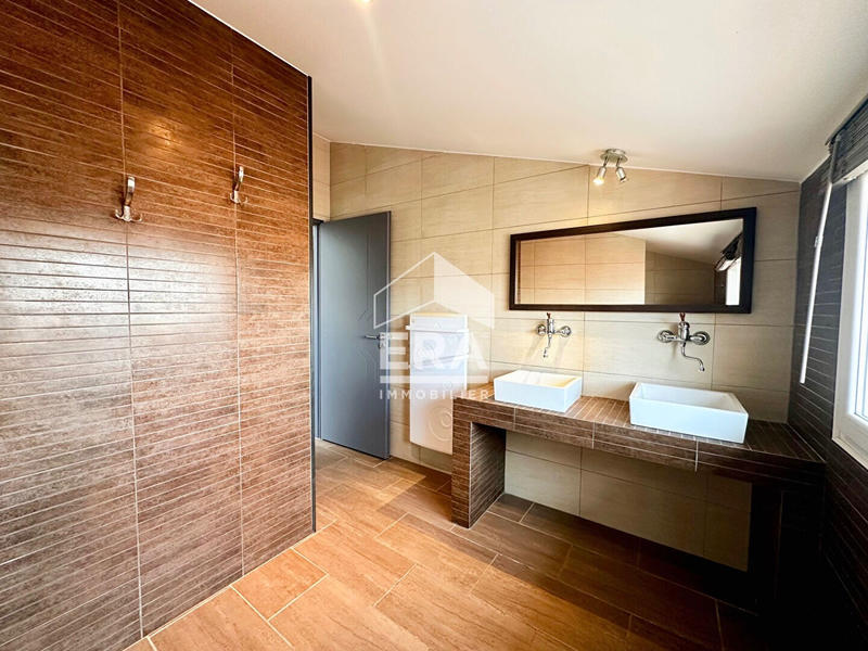 Villa - 290 m² - 9 pièces