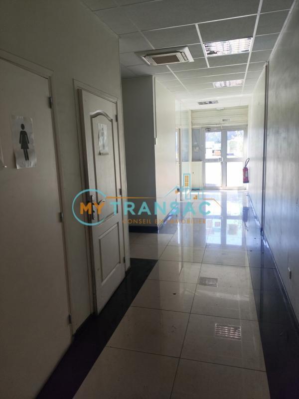 Local d'activité / Entrepôt - 3 699 m²