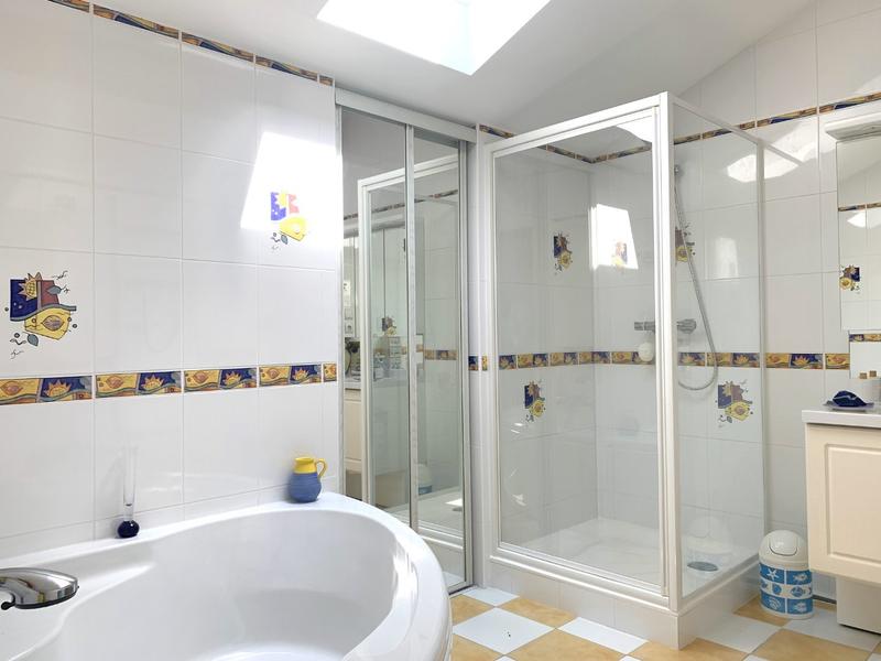 Maison - 245 m² - 6 pièces