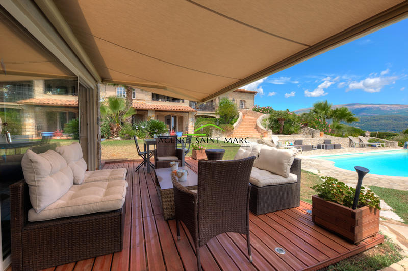 Propriété - 296 m² - 8 pièces