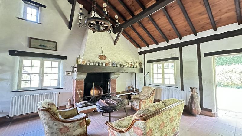 Maison - 210 m² - 8 pièces