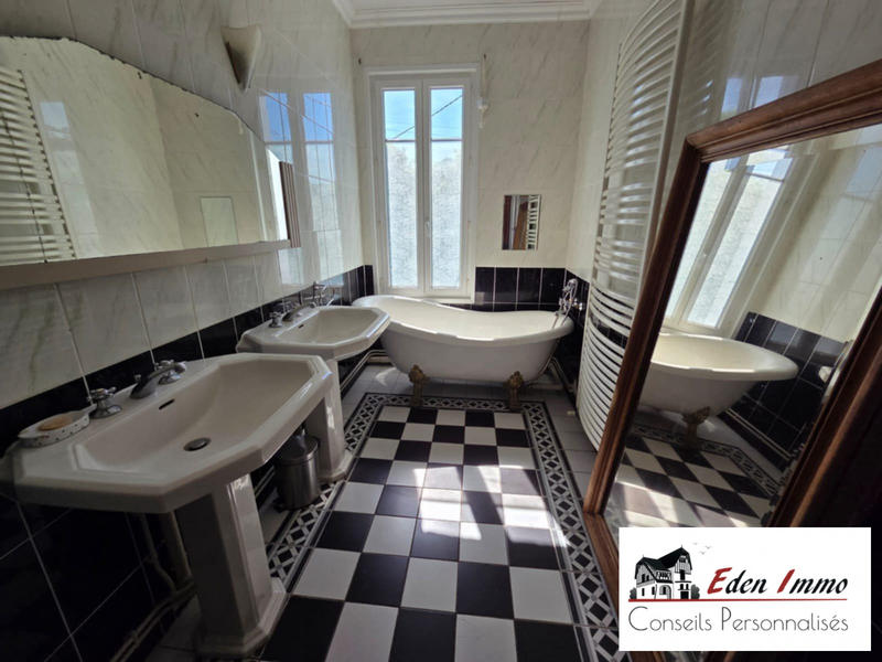 Maison - 256 m² - 10 pièces