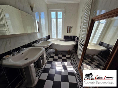 Maison - 256 m² - 10 pièces