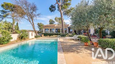 Maison - 230 m² - 8 pièces